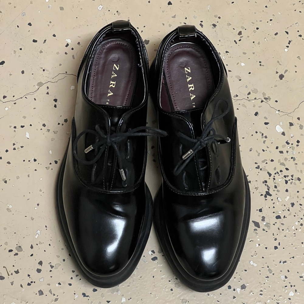Zara Women's Glossy Black Oxfords